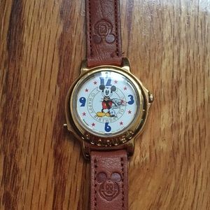 NEW LORUS MUSICAL DISNEY MICKEY MOUSE WATCH